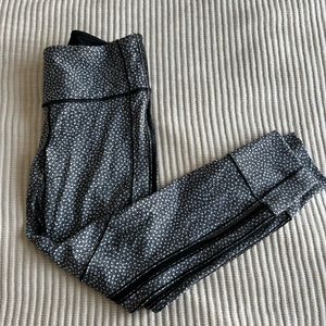 Black & White Lululemon Leggings - Size 6